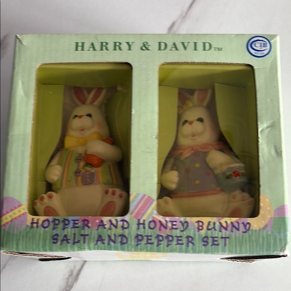 Harry & David Bunny Salt and Pepper Set Easter - Picture 2 of 3